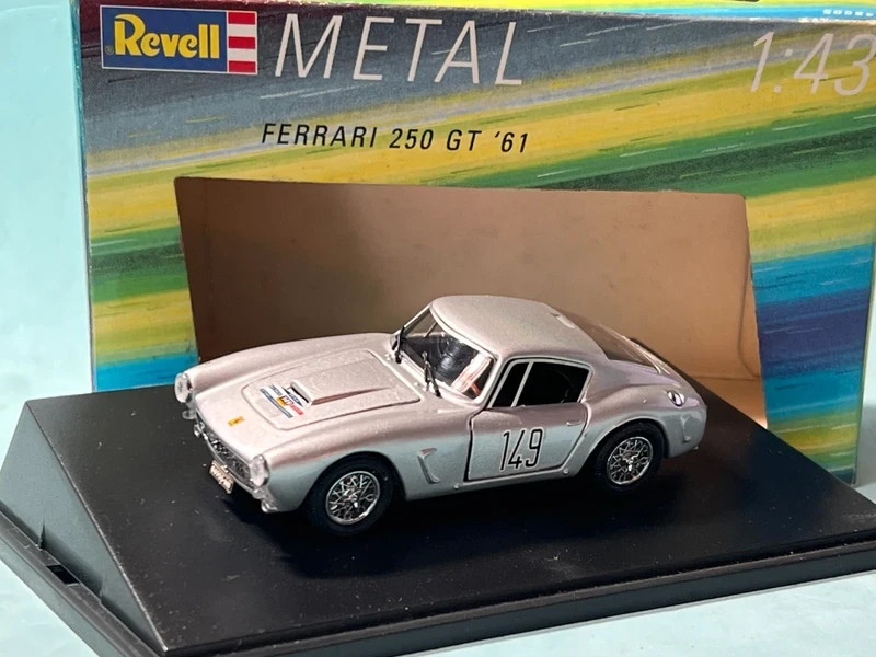 Ferrari 250 GT 1961 #149 Revell Metal 1:43 – Portas Funcionais | Com caixa