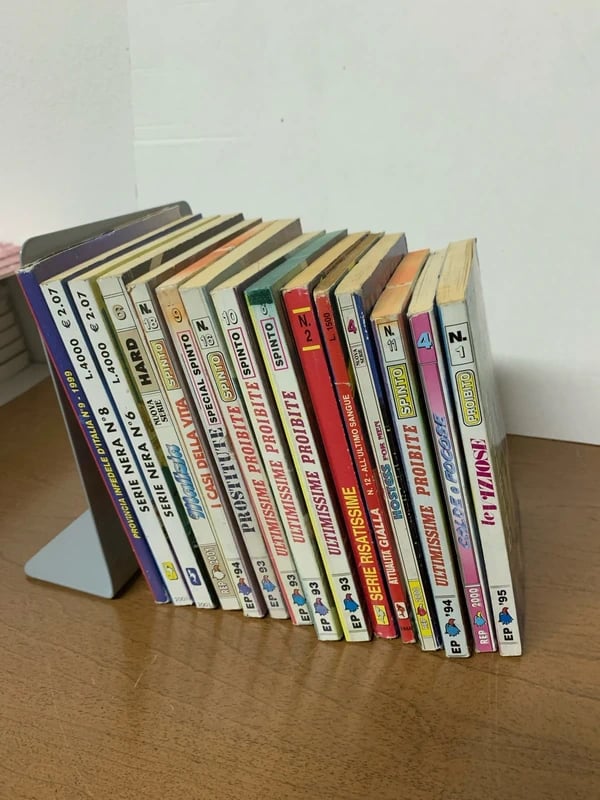Lotto di 15 fumetti erotici