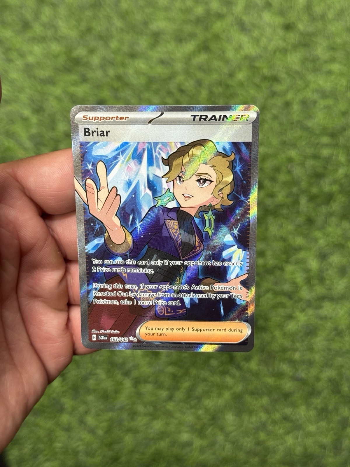 Carta Pokemon TCG - Briar 163/142 Full Art Ultra Rara Corona Stellare Near Mint