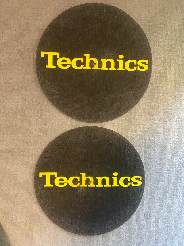 1 Paire de Feutrine "Technics" pour platines vinyles (Slipmat)