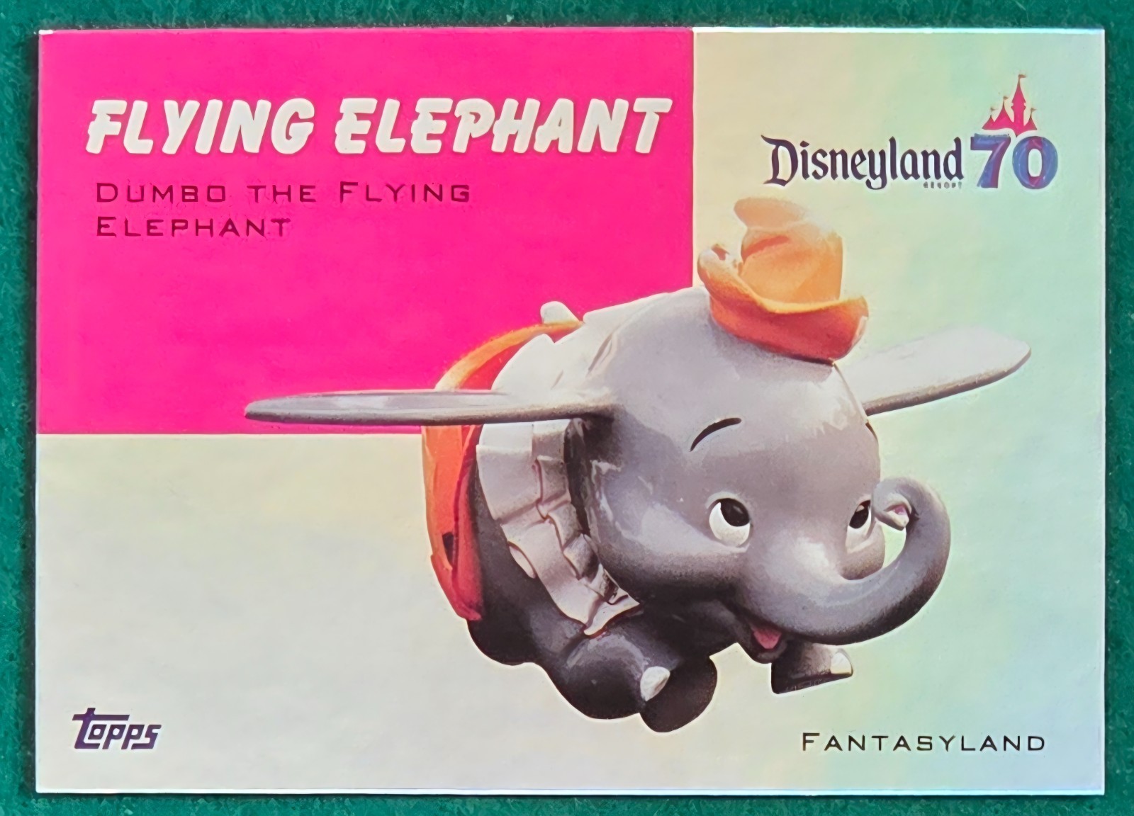 Elefante Volante - 2025 Topps Disneyland 70° Anniversario #T54-24 Rainbow Foil 