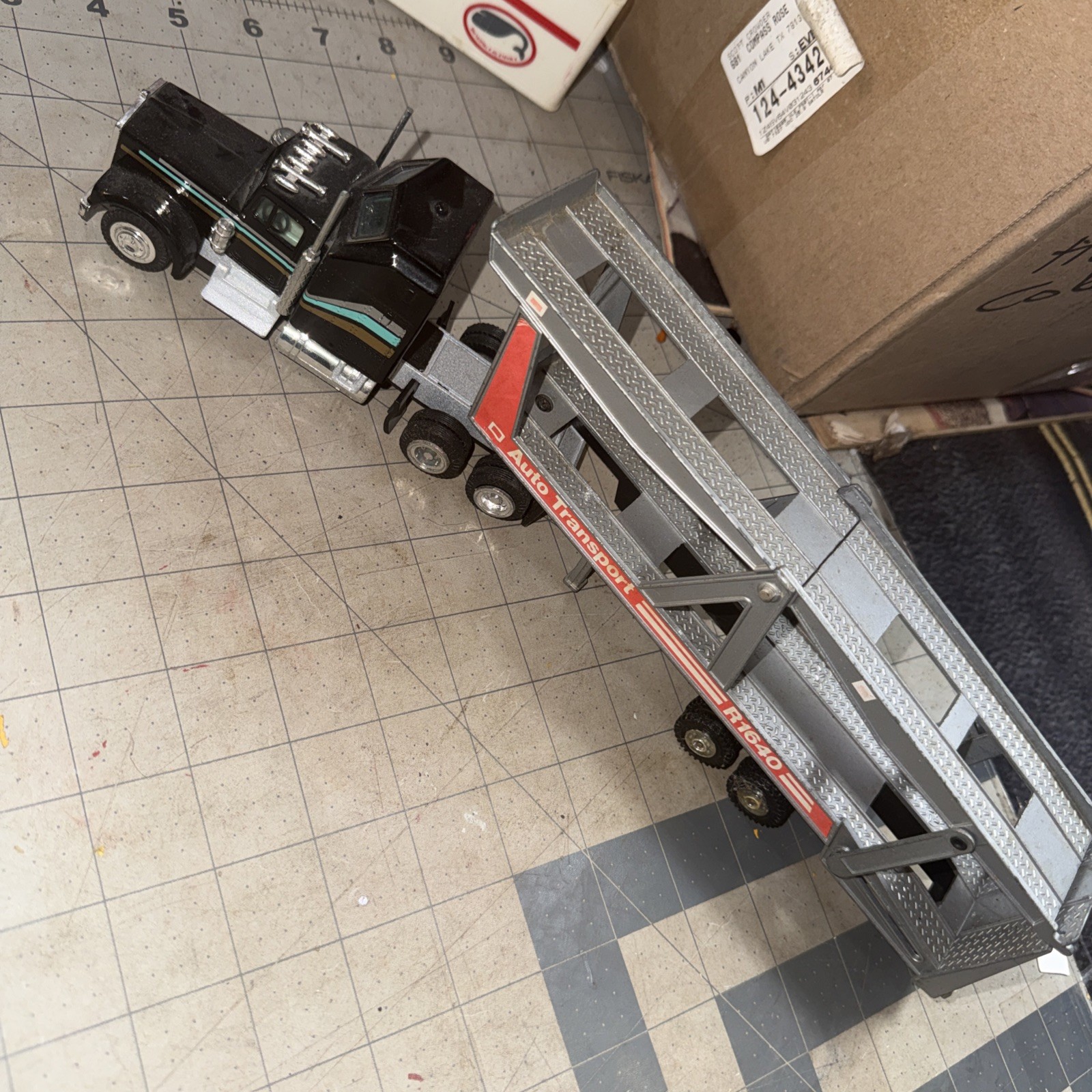 Trailer Car Transport R1640 Approx. 1:50 Maisto 33 Cm