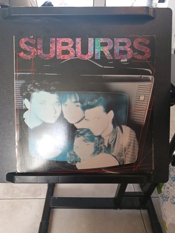 Vinyl suburbs (faire offre)