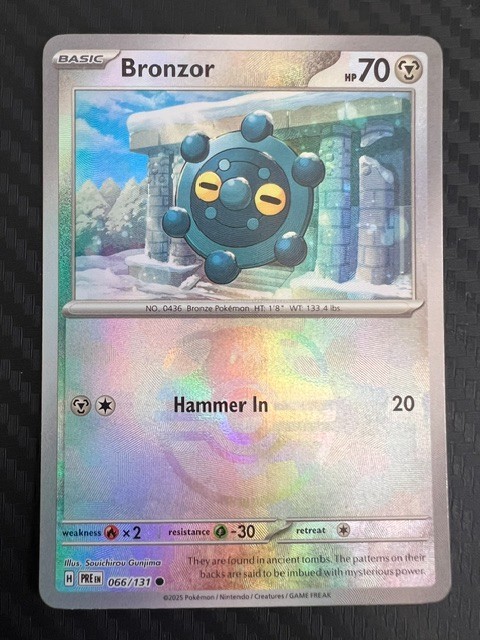 Pokemon TCG Bronzor (Master Ball) 066/131 SV: Evoluzioni Prismatiche Holo VLP