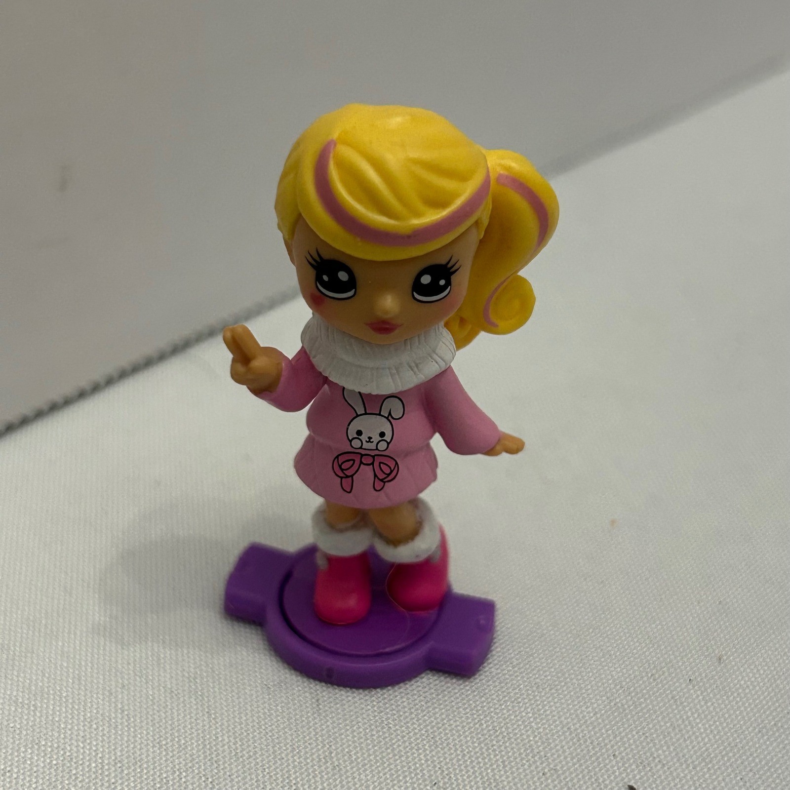 Hayden Party Pop Teenies Figura Giocattolo Camicia Rosa