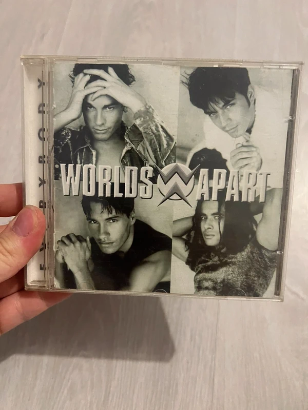 Cd album Worlds apart