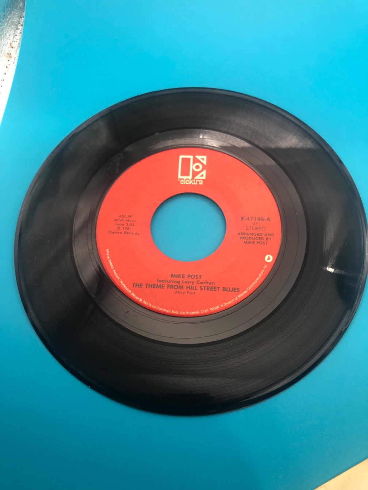 Mike Post 45 RPM Hill Street Blues And Aaron's Theme Songs On Elektra Label NM