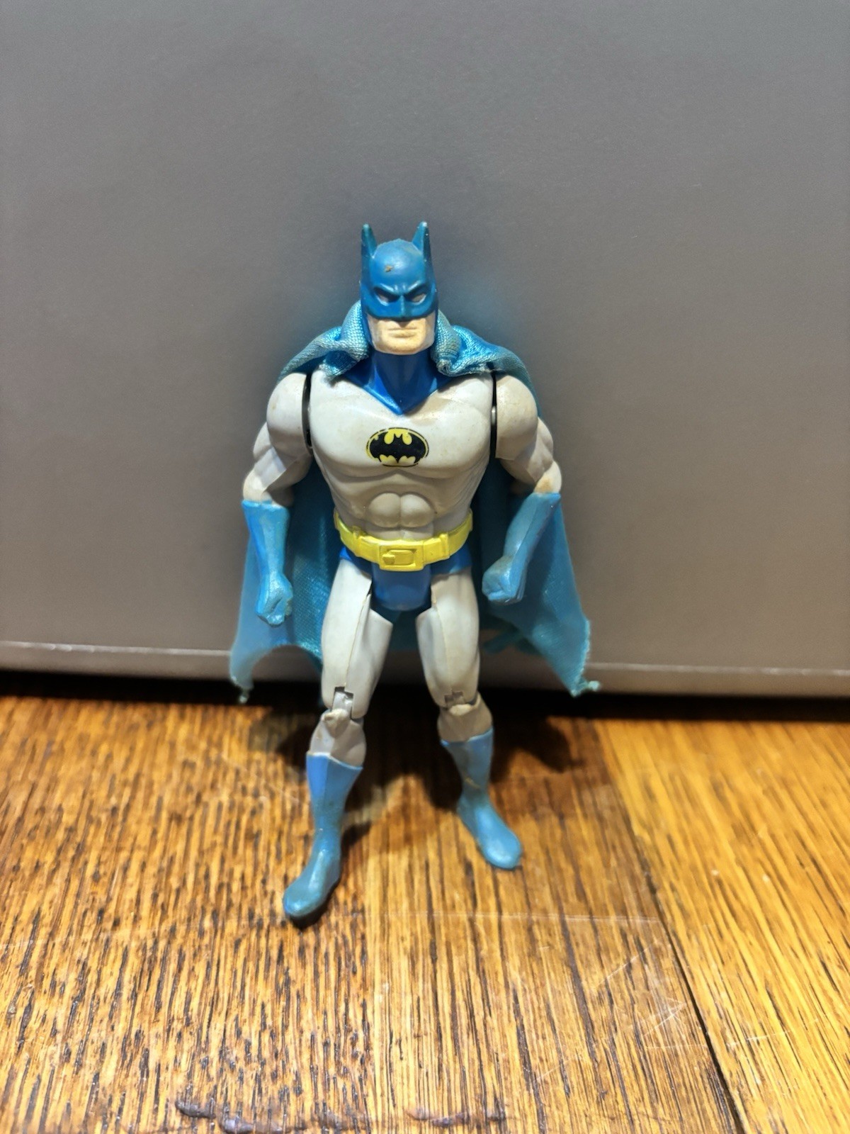 Vintage 1984 Kenner Super Powers Batman Action Figure W/ Blue Cape