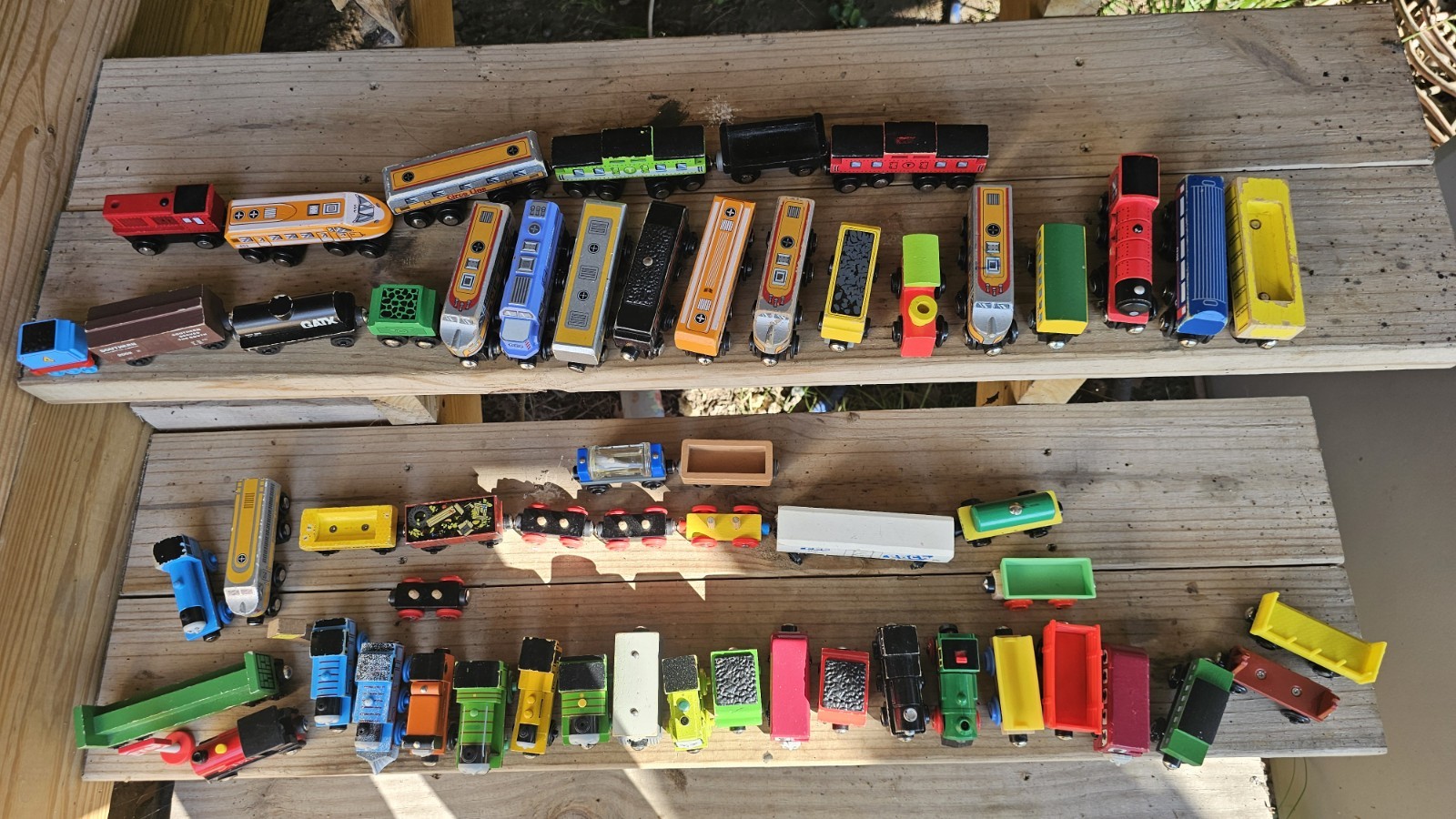Lotto di 55 carrozze in legno compatibili Thomas il treno, Brio e altre leggi!! 🚉