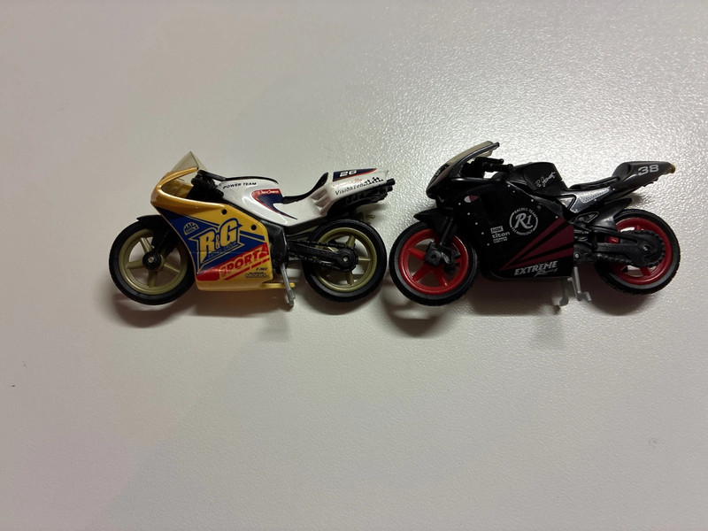 Set 2 miniature moto da corsa giocattolo