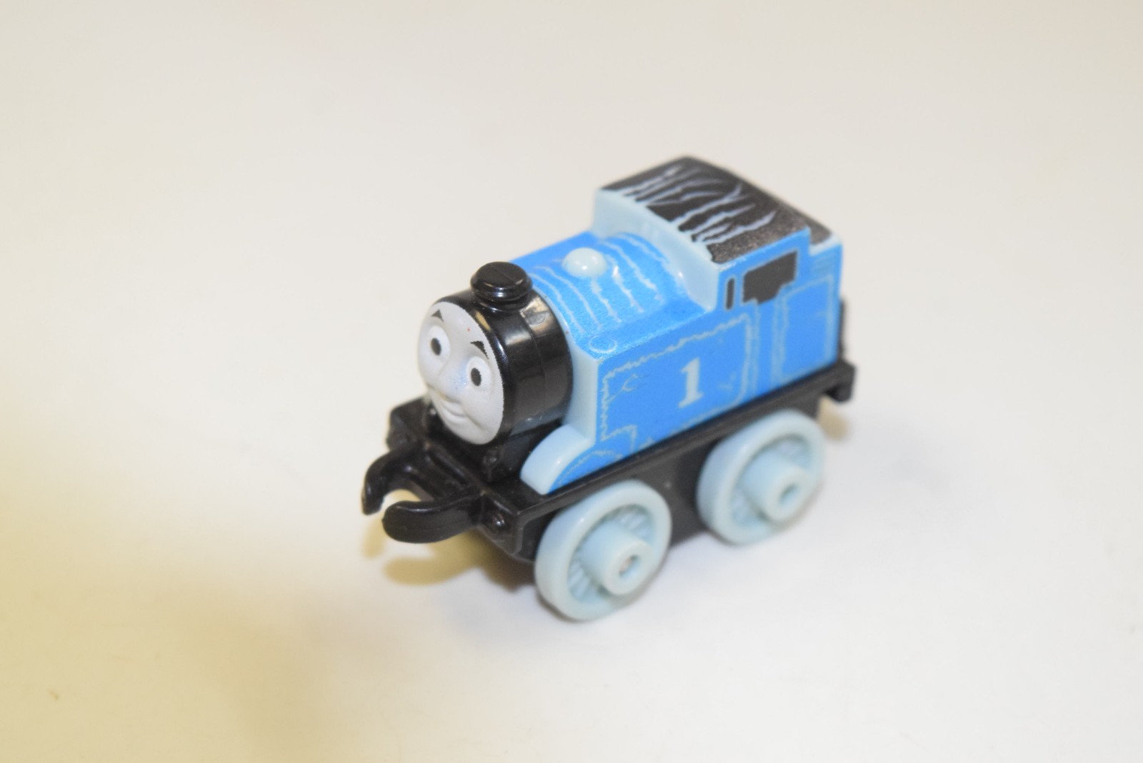 2014 MATTEL GLOW IN THE DARK THOMAS MINIS TRAIN. THOMAS & FRIENDS. J13A