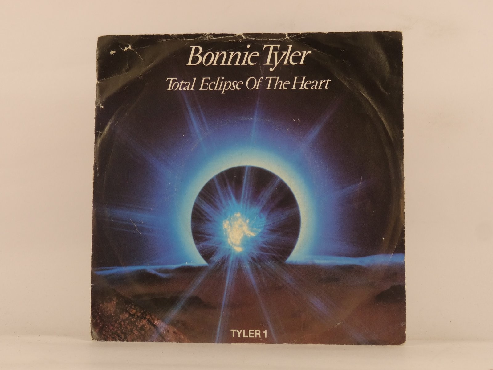 BONNIE TYLER TOTAL ECLIPSE OF THE HEART (116) 2 Track 7" Single plus Picture Sle