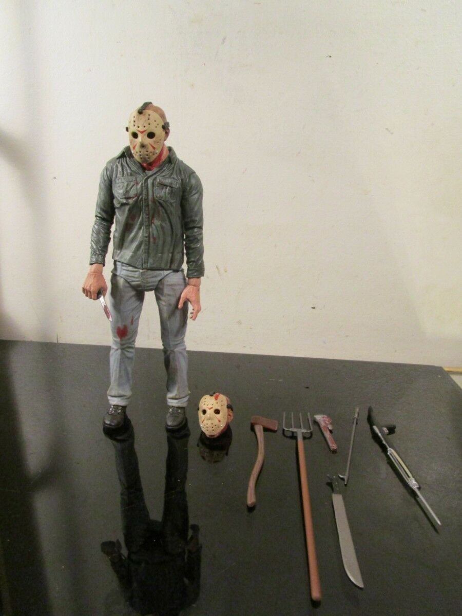 FIGURINA 100% AUTENTICA NECA FRIDAY THE 13TH ULTIMATE PART 3D JASON VOORHEES