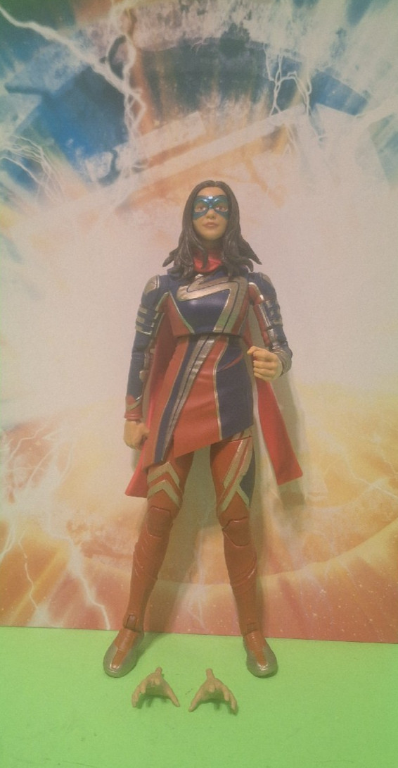 Marvel Legends MS. MARVEL *CUSTOM* - TOTALLY AWESOME HULK BAF + GREAT BACKGROUND