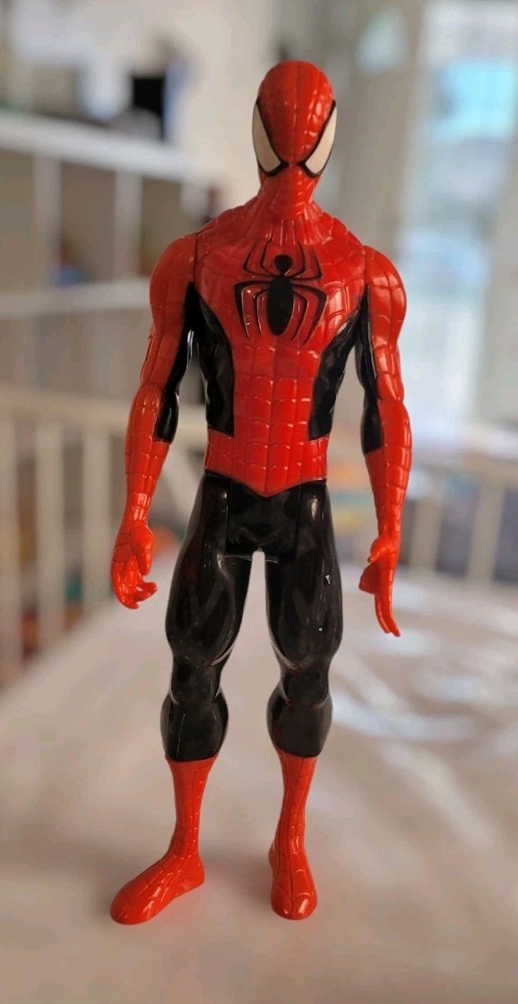 Spider-Man Action Figure Red Black A8343 2013 Hasbro Marvel