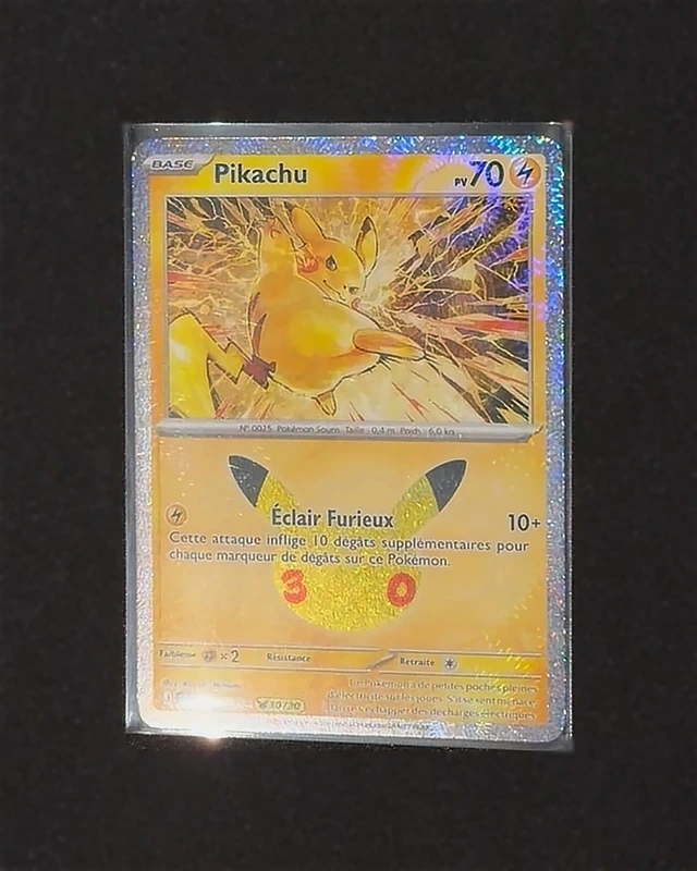 Pikachu 032/128 Éclair Furieux Pokémon 30 ans holo carte française