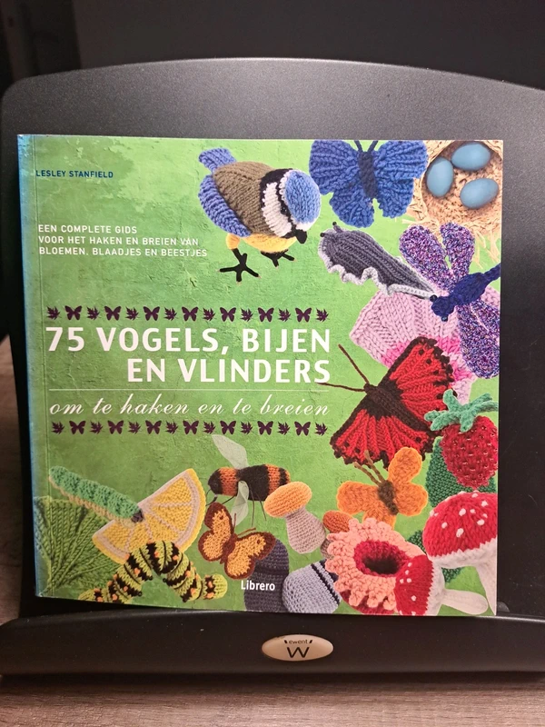 75 vogels, bijen en vlinders om te haken en te breien - Lesley Stanfield