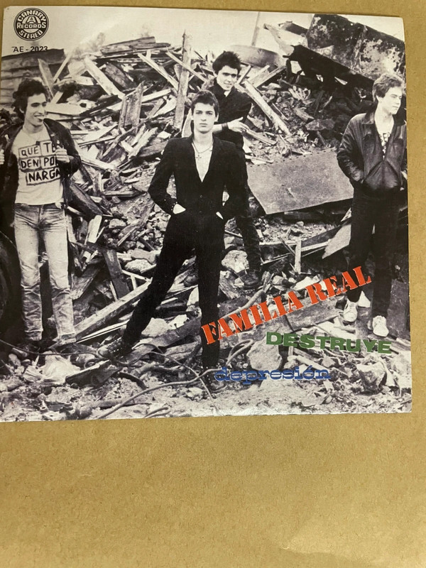Familia Real. Destruye/Depresión