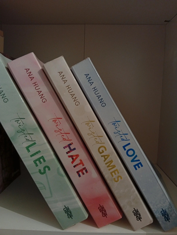 Coleção Twisted Love de Ana Huang