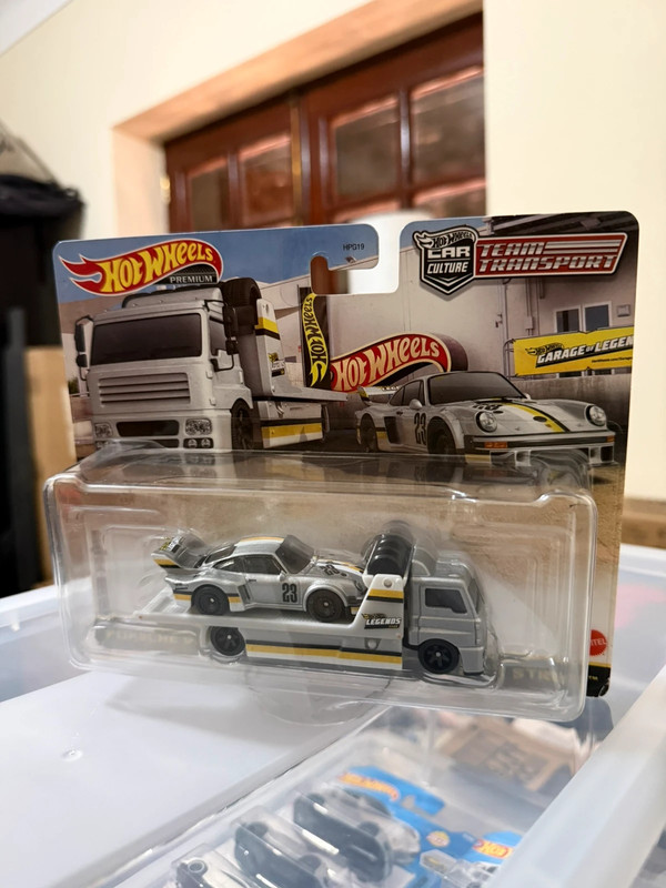 Hot wheels Team transport porsche 930