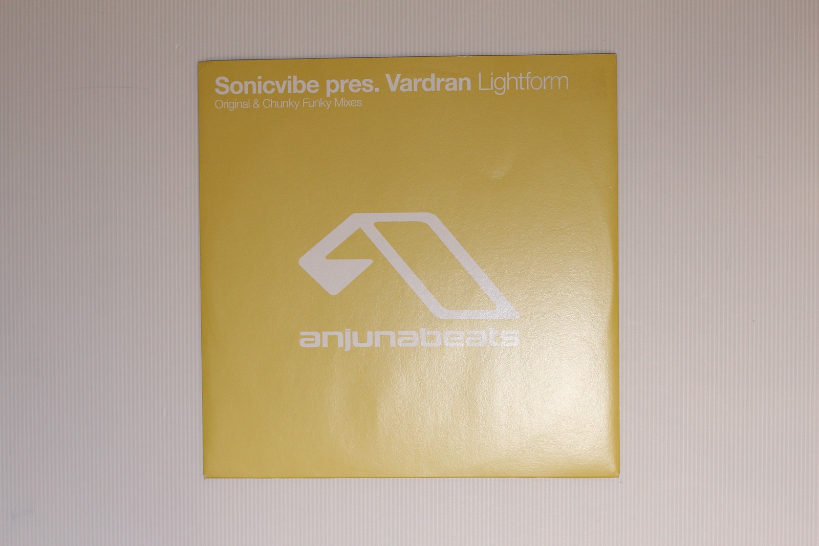 Sonicvibe pres. Vardran – Lightform Maxi-Single Anjunabeats
