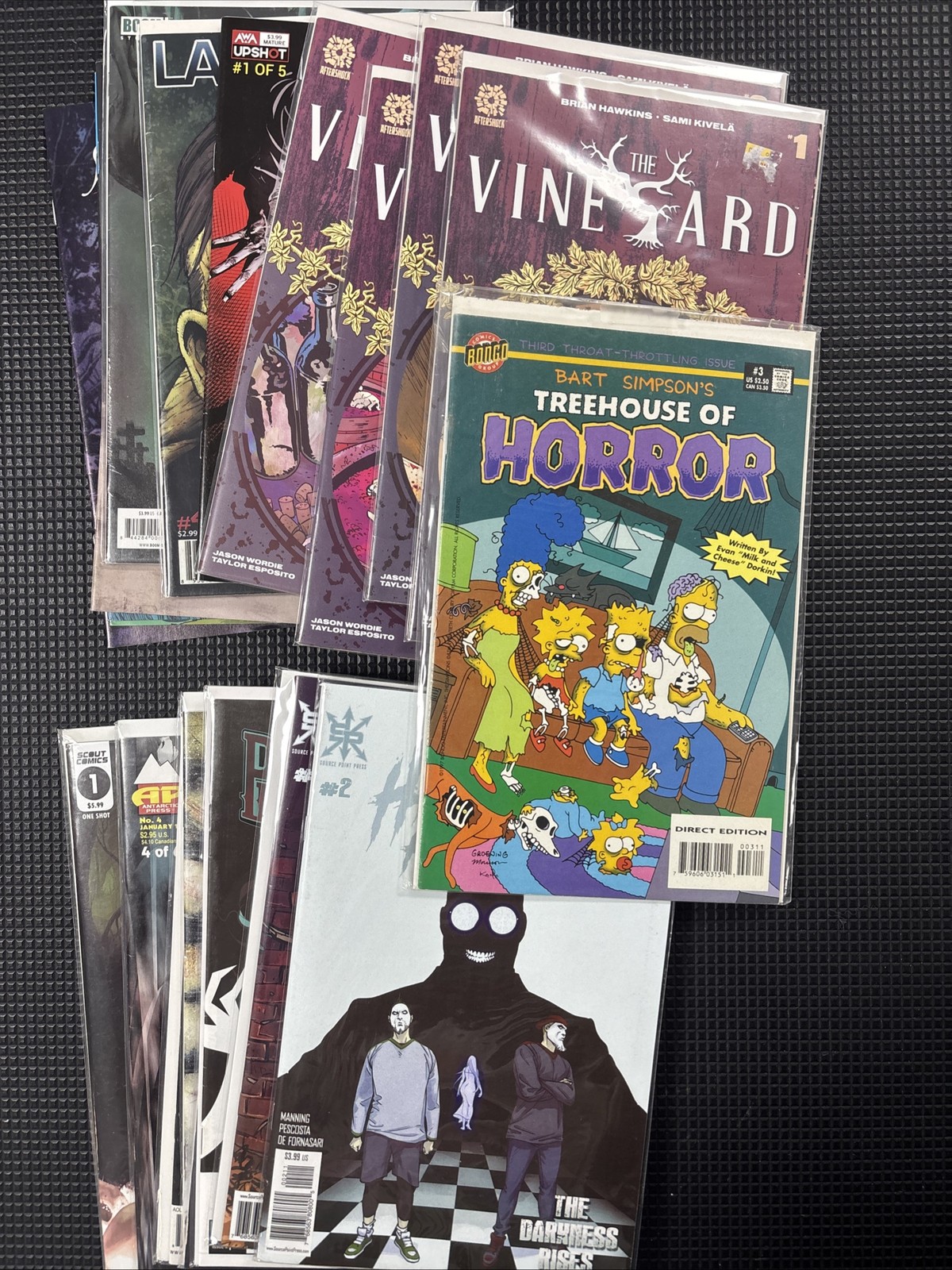 Lotto fumetti horror VF/NM Vineyard, Haunted High Ons altro!