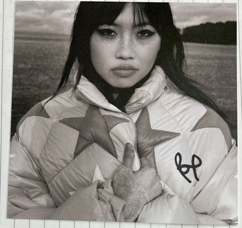 BEABADOOBEE RARE BEATOPIA SIGNED CARD + THIS IS HOW TOMORROW MOVES Kimchi cover
