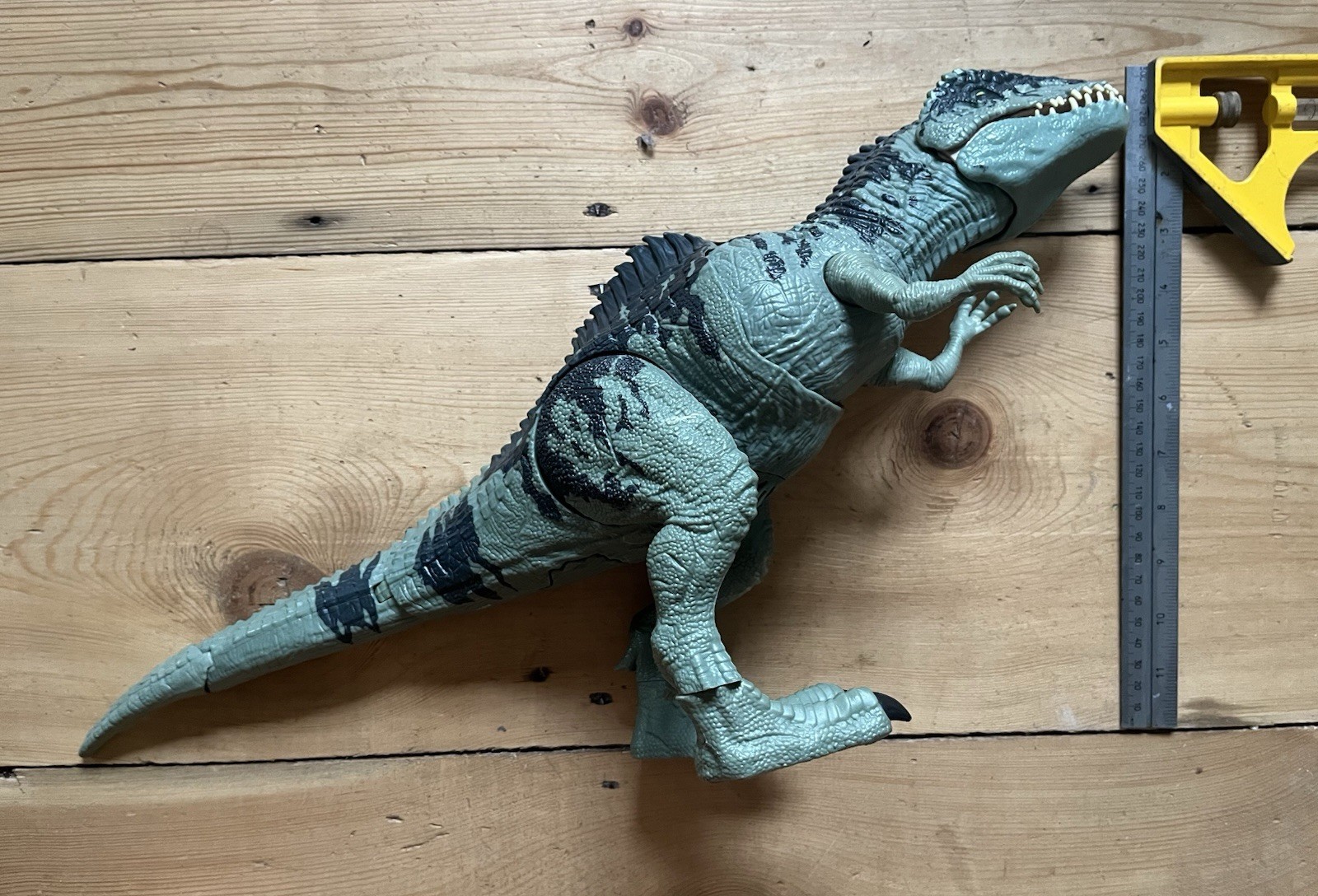 Jurassic World Dominion Giganotosaurus Strike N Roar Dinosaur Figure Set,Combine