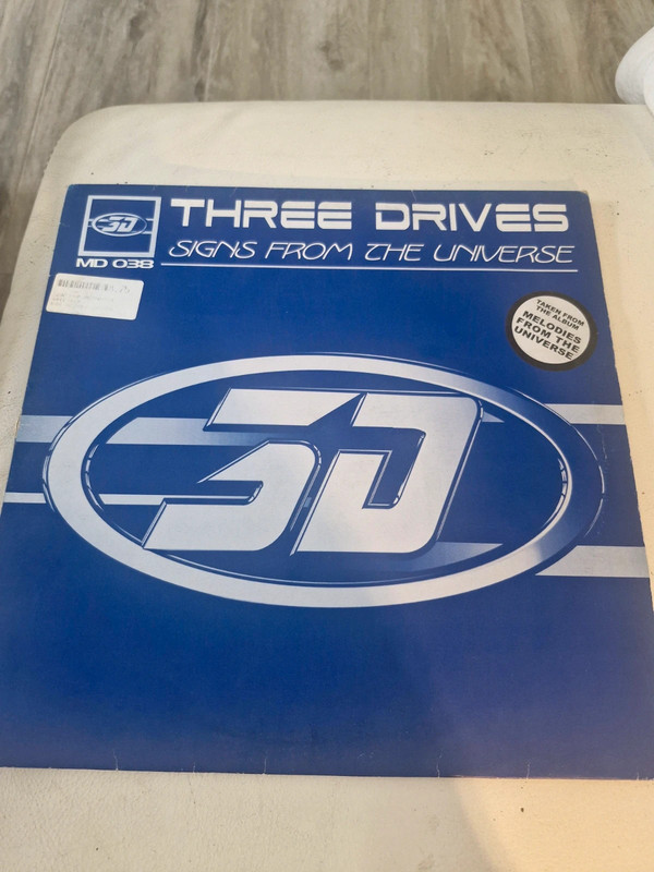 Sings from the universe Three Drives