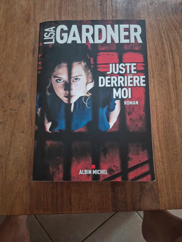 Livre "Juste derrière moi "