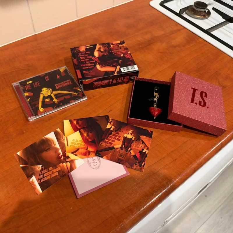Taylor Swift - The Life of a Showgirl | It’s Frightening Deluxe Edition