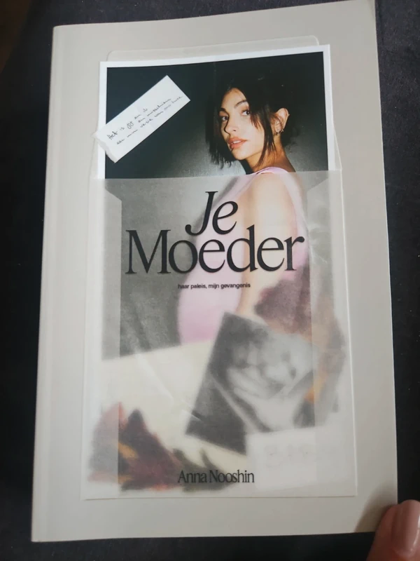 Je moeder. Anna Nooshin