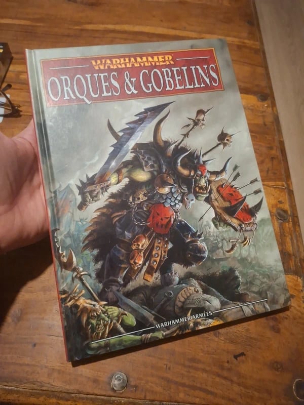 Livre armée, warhammer orques et gobelins v8 état neuf
