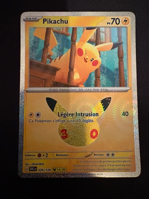Carte pokemon pikachu 30 ans 14/30