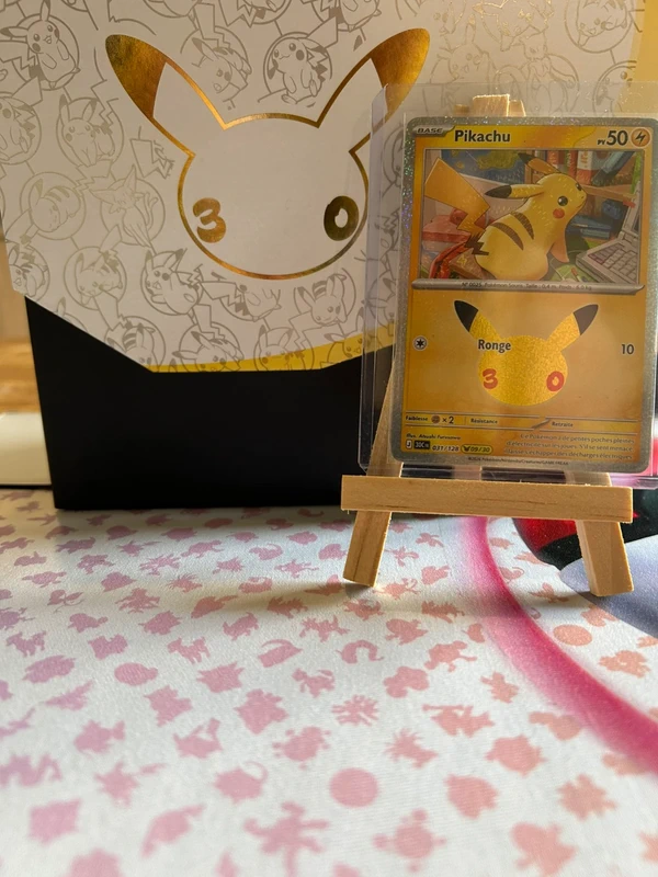 Carte Pokémon Pikachu 031/128 Pokémon 30 ans