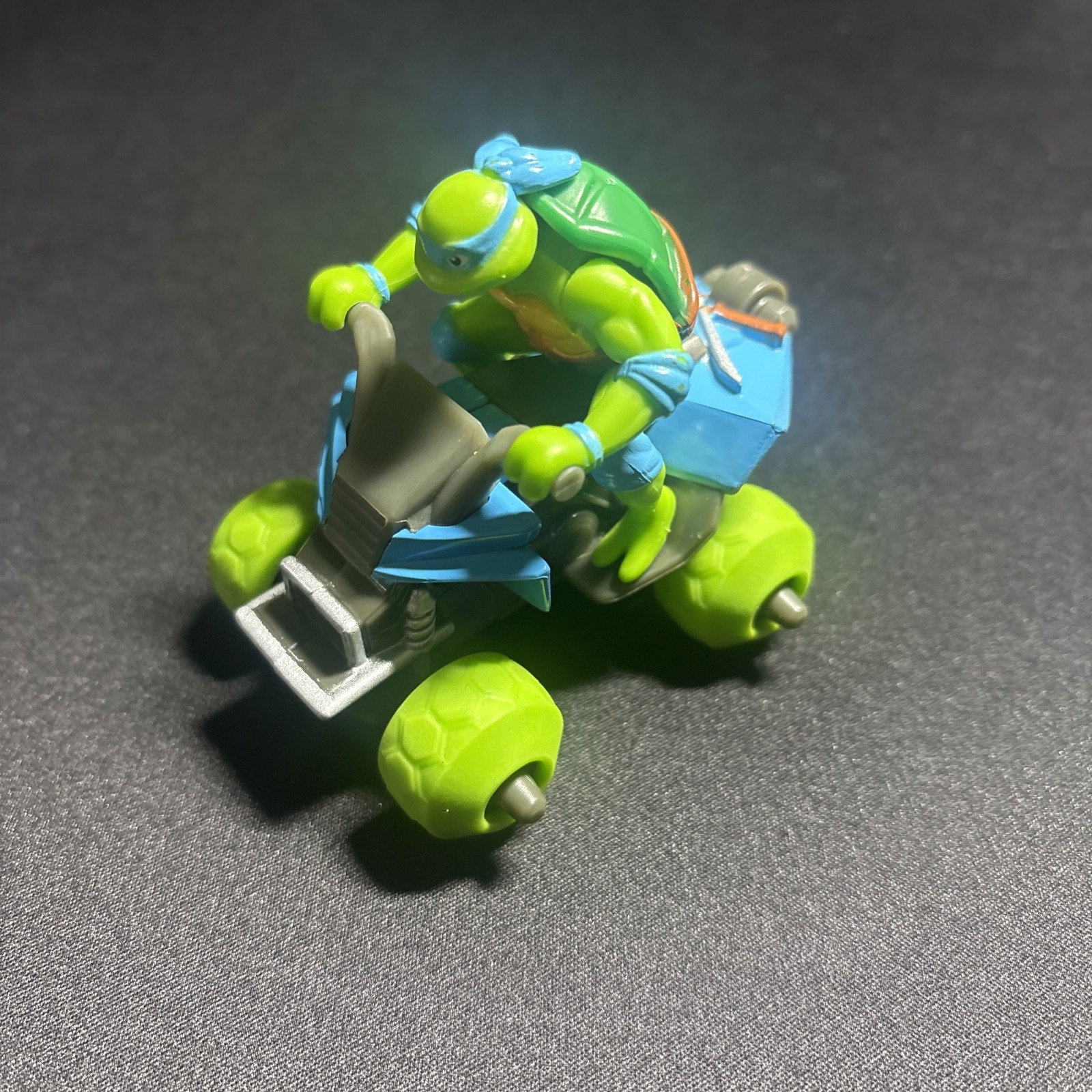 Funrise TMNT Shellblazers Leonardo veicolo ATV pull-back con figurina