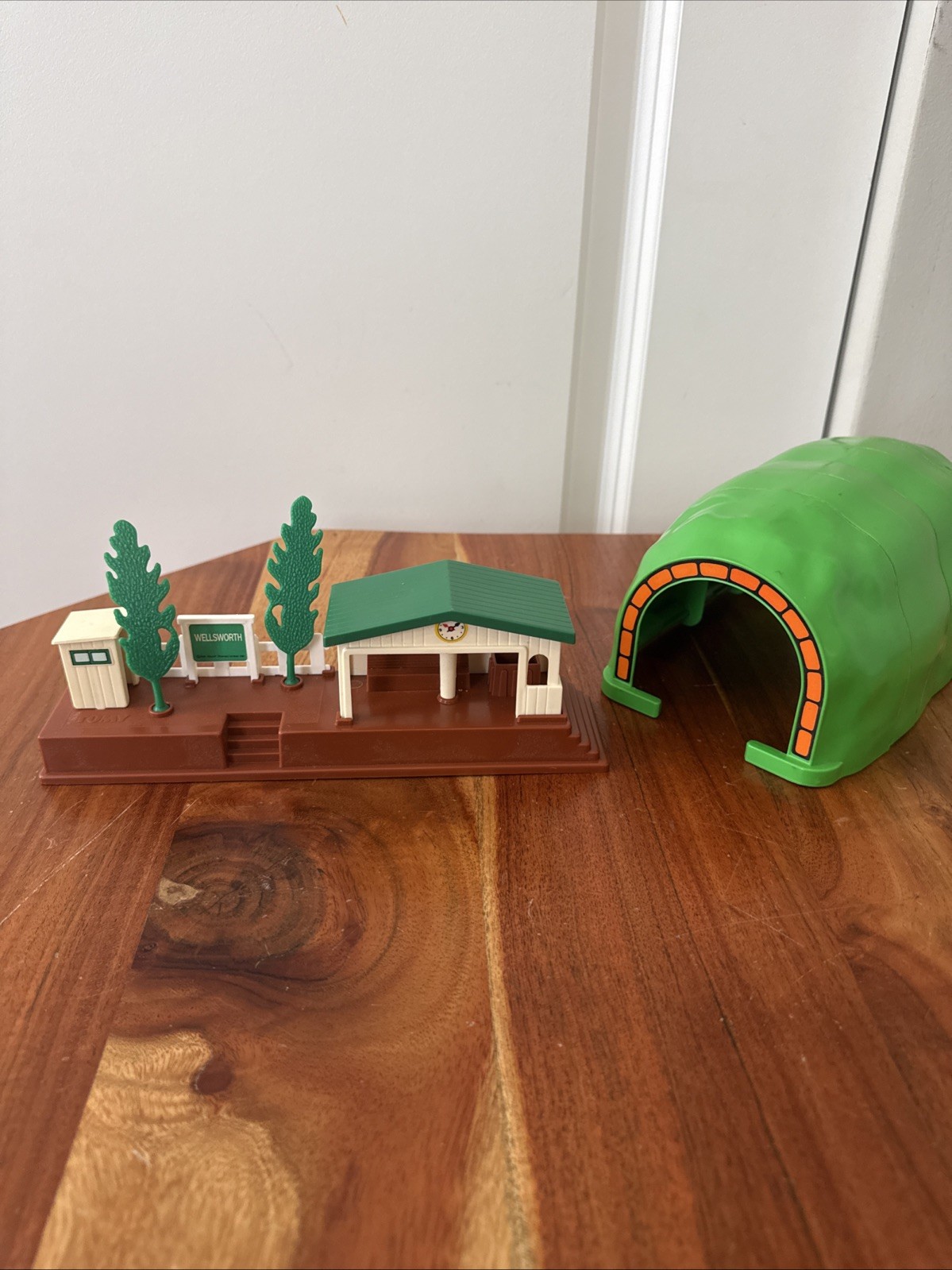 Trenino Thomas & Friends Trackmaster stazione e tunnel Wellsworth 2004