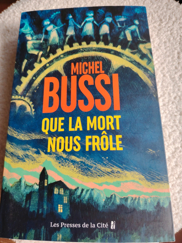 Que la mort nous frôle Michel BUSSI