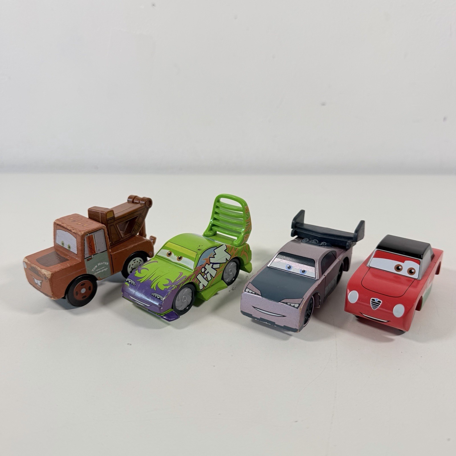 Pacchetto in legno Kraft per bambini Disney Pixar Cars - Boost, Wingo, Bad Boys, Mater X4