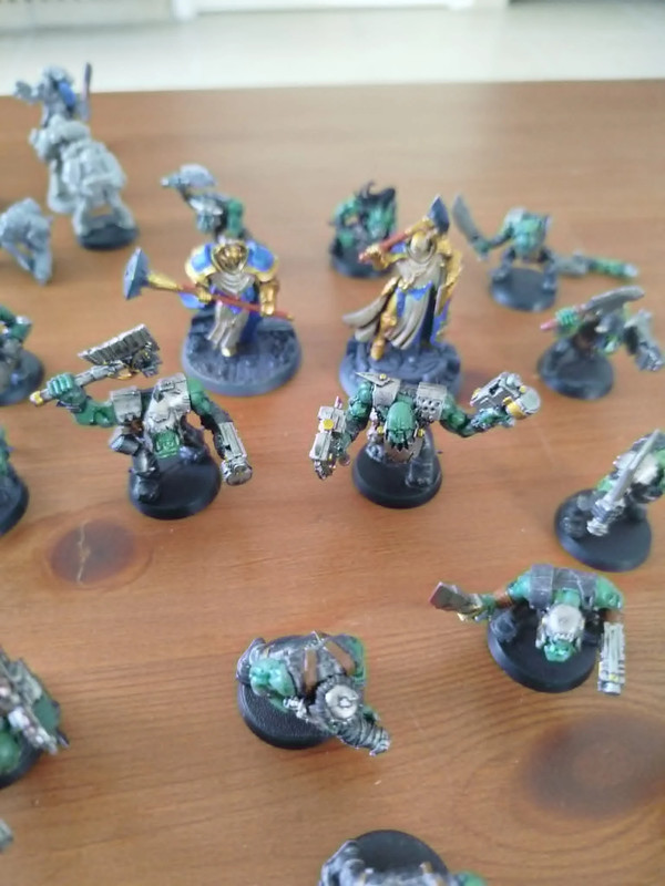 Lot Warhammer Citadel complet Figurines + peintures + pinceaux + bombe Chaos Black