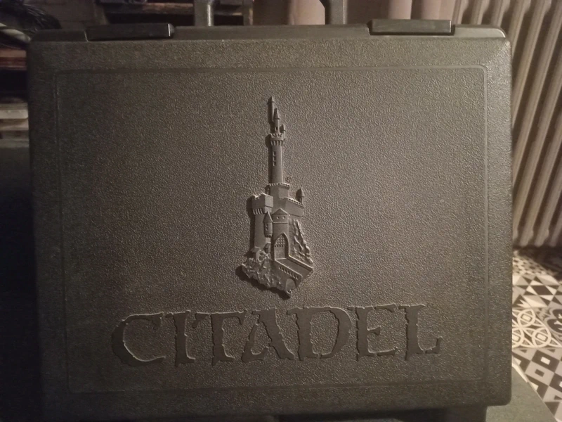 Valise vintage citadelle warhammer