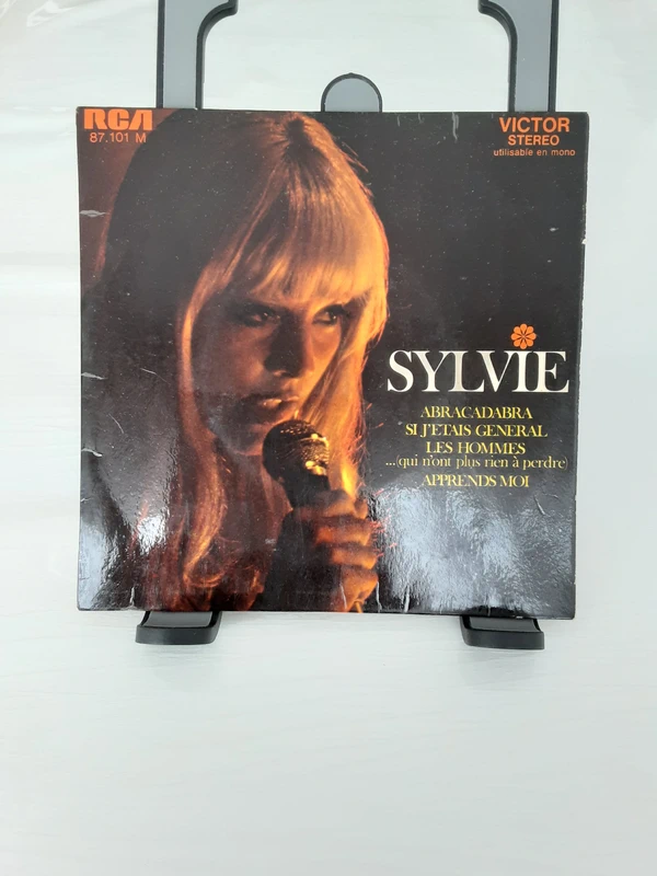 Sylvie vartan : abracadabra