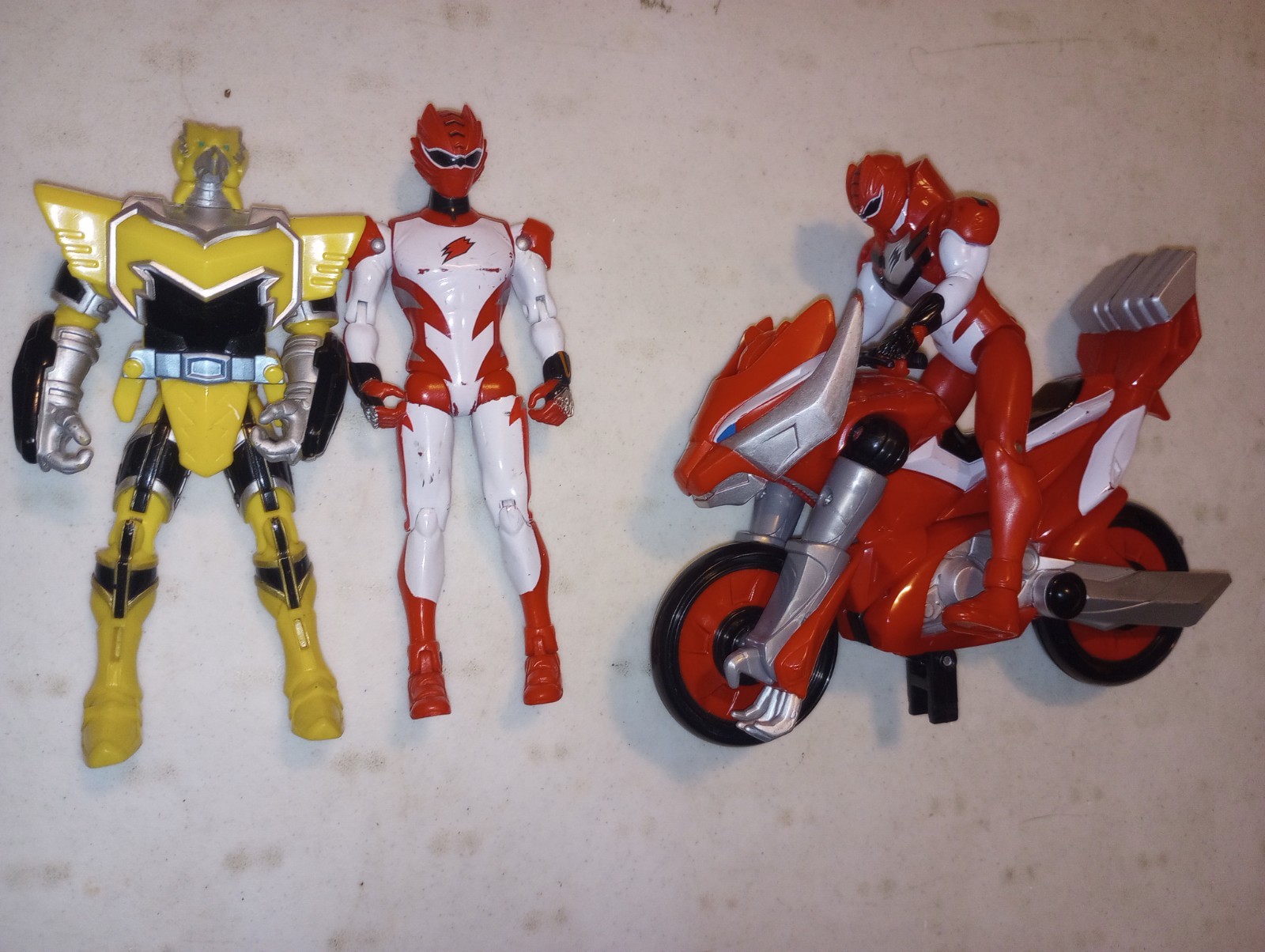 Lotto 3 figurine Power Rangers Jungle Fury RED RANGER con TIGER BATTLE BIKE 2008