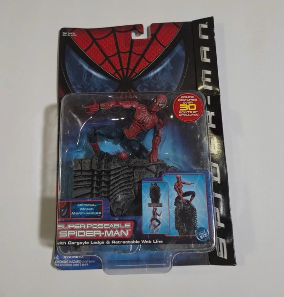Modellino ToyBiz Spider-Man 2001 con Gargoyle Ledge e Web Line Super Poseable nuovo