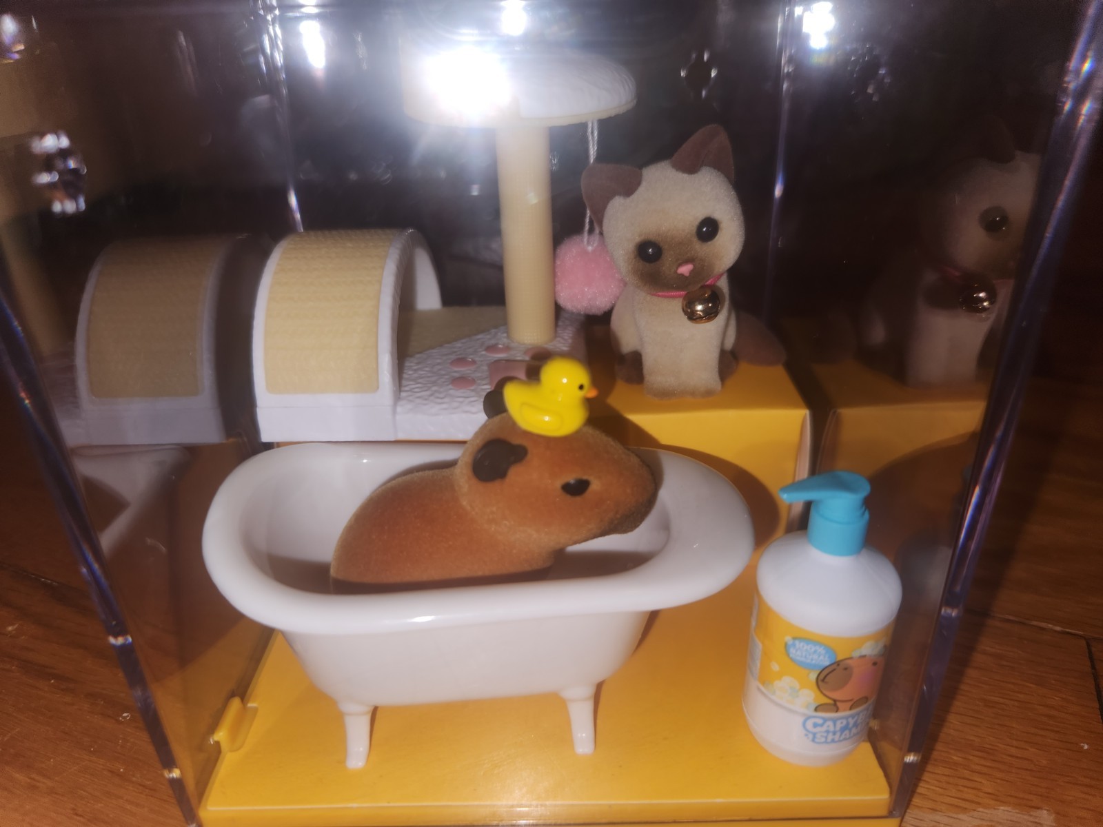ZURU Mini Brands My Mini Pets Serie 1 Vetrina Capybara e Gattino Siamese