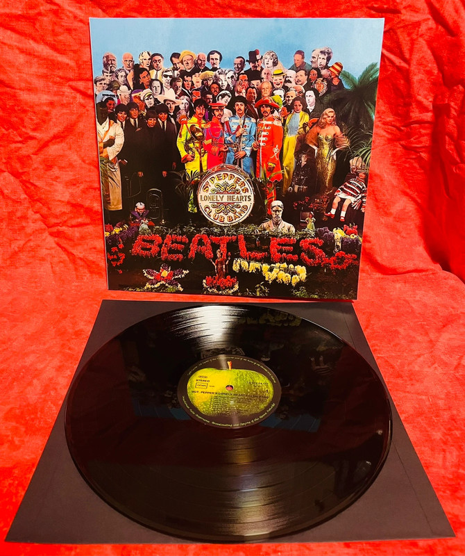 Beatles Sgt Pepper LP