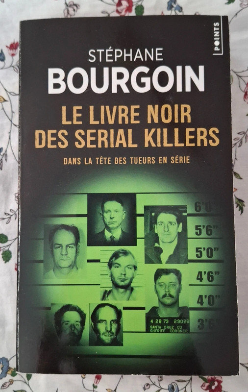 Le livre noir des serial killers (de Stéphane Bourgoin)