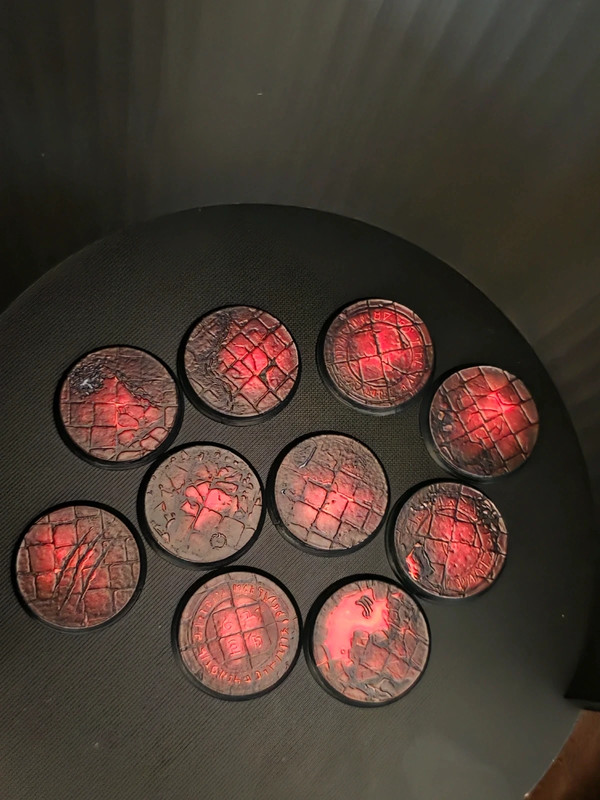 Lot de 10 socles 32mm avec emplacement aimant - Red Dungeon