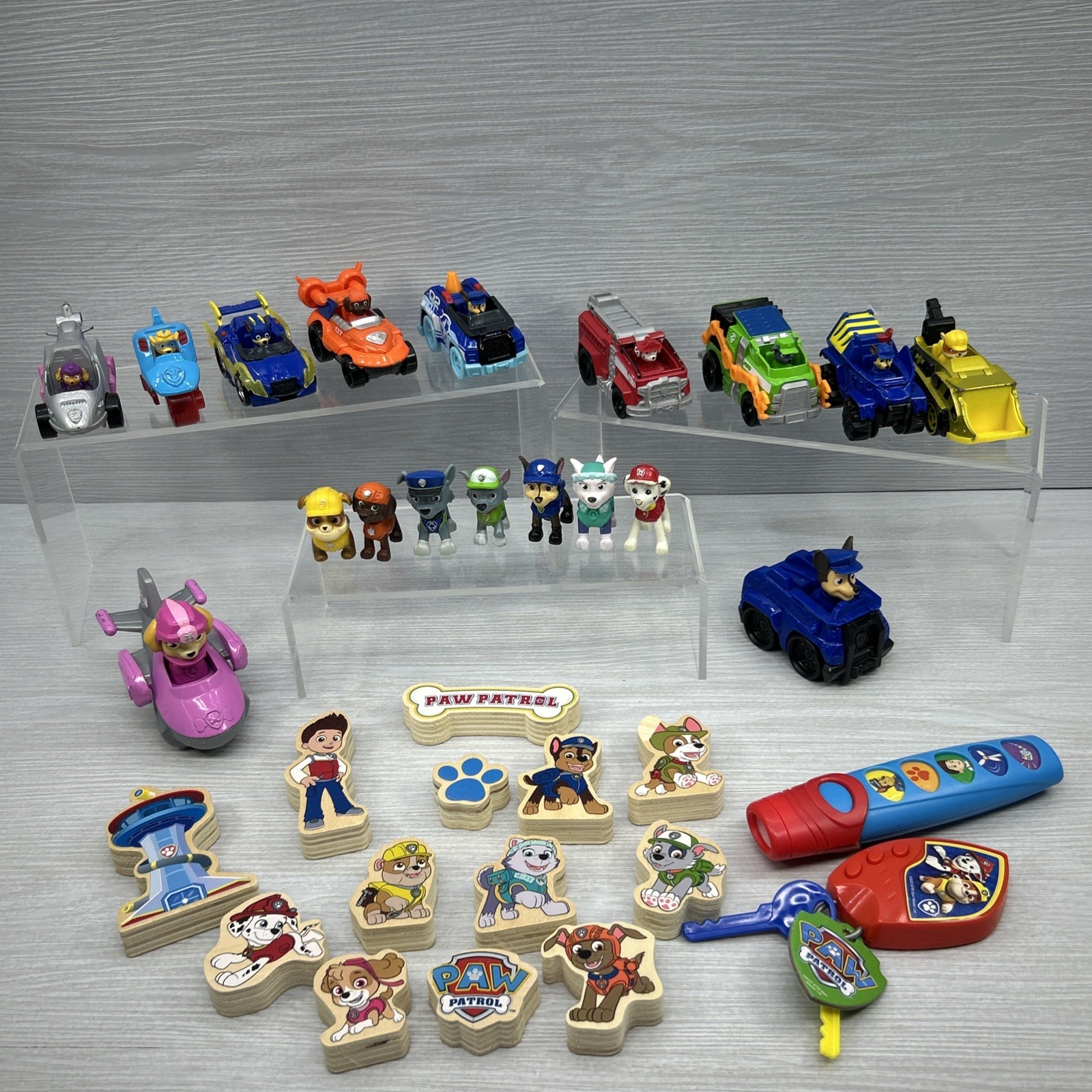 Joblot Paw Patrol di cui 9 veicoli pressofusi e altro 