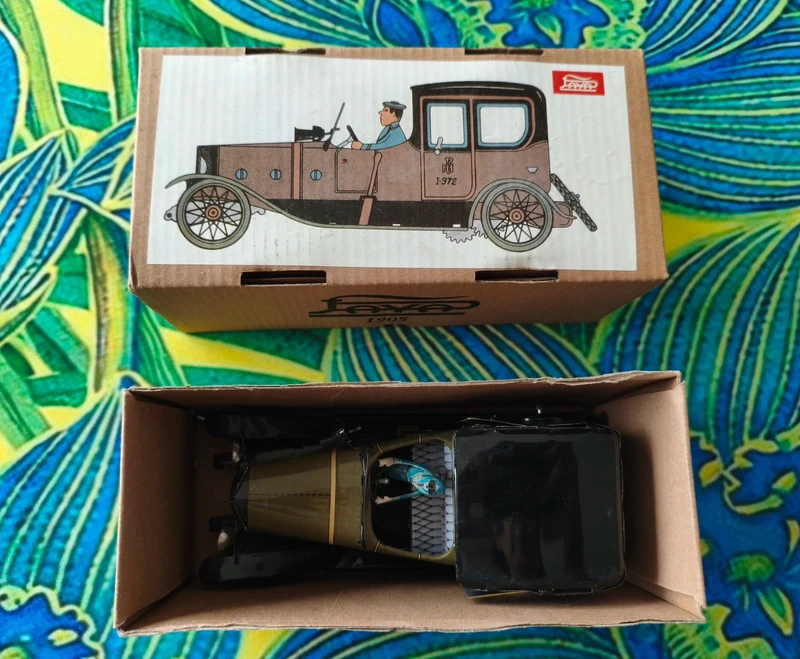 Coche Antiguo Jaya 1905 Taxi I-972. Hojalata a Cuerda con Caja y llave